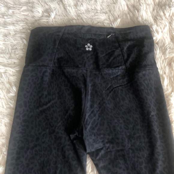 Tuff Athletics Leopard Print Legging - Picture 2 of 3